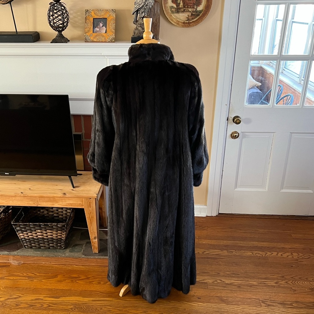 BILL BLASS MINK COAT - Picture 2 of 7